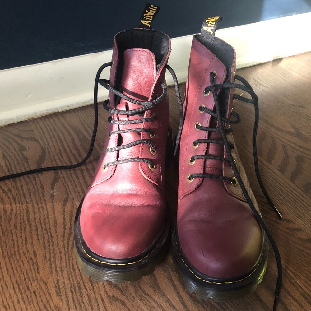 Dr. Martens Red Vegan Luana 7 Eye Boot, Fit L12